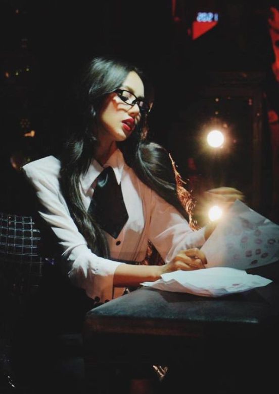 블랙핑크 리사가 프랑스 파리에서 열린 '크레이지 호스' 쇼에서 공연하고 있다. [사진=리사 인스타그램]