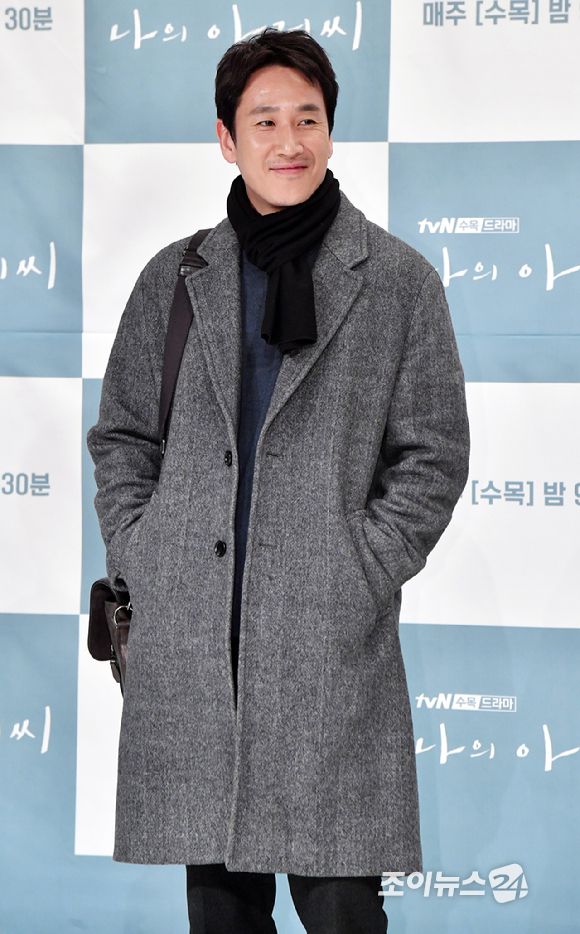 배우 이선균이 11일 오후 서울 영등포 타임스퀘어에서 열린 tvN 수목드라마 '나의 아저씨'(극본 박해영, 연출 김원석) 기자간담회에 참석해 포즈를 취하고 있다. [사진=조성우 기자]