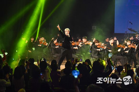 가수 김기태가 23일 오후 서울 노원구 광운대학교 동해문화예술관에서 열린 '뮤지컬·OST 콘서트-봄이 오는 소리'에서 무대를 선보이고 있다. [사진=곽영래 기자]