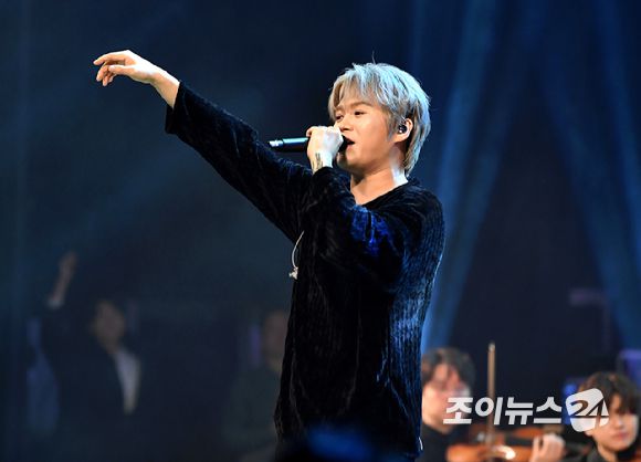 가수 김기태가 23일 오후 서울 노원구 광운대학교 동해문화예술관에서 열린 '뮤지컬·OST 콘서트-봄이 오는 소리'에서 무대를 선보이고 있다. [사진=곽영래 기자]