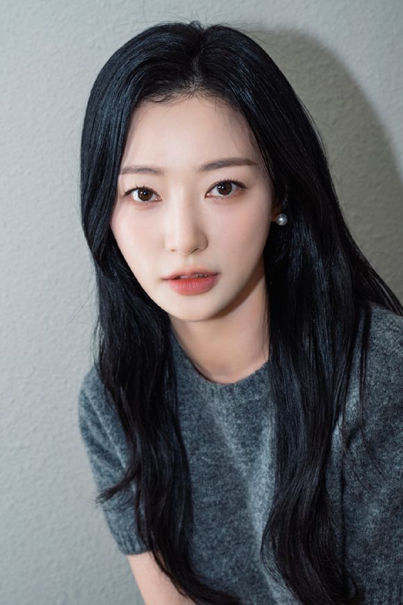 송하윤이 학폭 가해 의혹에 휩싸인 가운데 이를 전면 부인했다. [사진=킹콩by스타쉽]