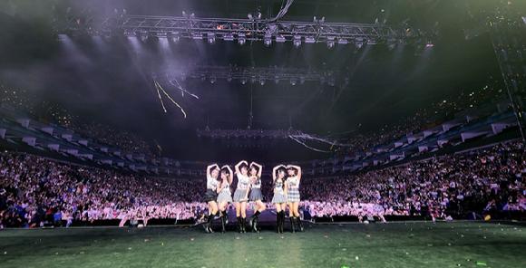 아이브가 첫 번째 월드 투어 '쇼 왓 아이 해브'(IVE THE 1ST WORLD TOUR 'SHOW WHAT I HAVE') 공연을 펼치고 있다. [사진=스타쉽엔터테인먼트]