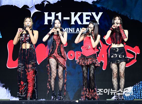 그룹 하이키가 19일 오후 서울 한남동 블루스퀘어에서 진행된 하이키(H1-KEY) 세 번째 미니앨범 '러브 오어 헤이트'(LOVE or HATE) 쇼케이스에 참석하고 있다. [사진=정소희 기자]