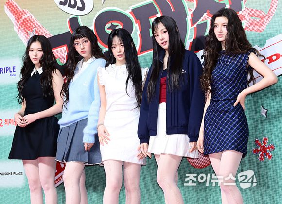 그룹 NewJeans(뉴진스)가 25일 오후 인천광역시 중구 운서동 인스파이어 아레나에서 열린 SBS 가요대전 레드카펫 행사에 참석하고 있다.  [사진=정소희기자]