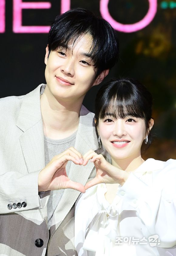 배우 최우식과 박보영이 12일 오전 서울 동대문 JW메리어트 스퀘어에서 열린 넷플릭스 시리즈 '멜로무비' 제작발표회에 참석하고 있다. [사진=정소희 기자]