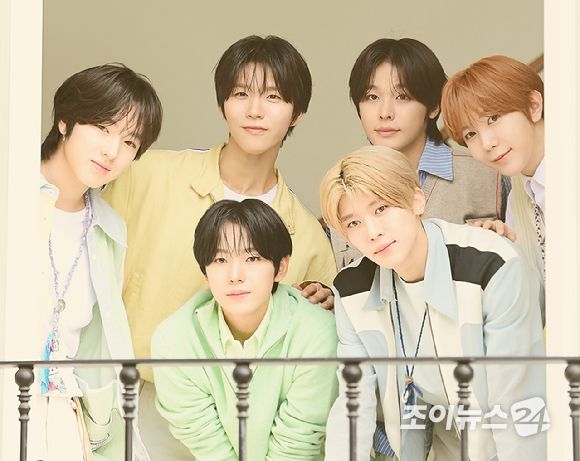 그룹 NCT WISH(엔시티 위시)가 10일 서울 용산구 이태원동 로그먼트 빌라트에서 진행된 두 번째 미니앨범 'poppop' 발매 기념 라운드 인터뷰에 앞서 포즈를 취하고 있다. [사진=정소희 기자]