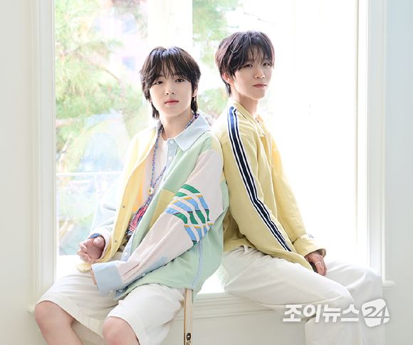 그룹 NCT WISH(엔시티 위시) 사쿠야와 재가 10일 서울 용산구 이태원동 로그먼트 빌라트에서 진행된 두 번째 미니앨범 'poppop' 발매 기념 라운드 인터뷰에 앞서 포즈를 취하고 있다. [사진=정소희 기자]