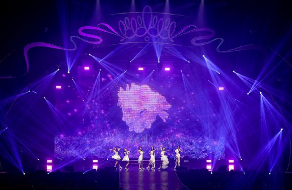 오마이걸(OH MY GIRL) 서울 방이동 올림픽공원 올림픽홀에서 10주년 단독콘서트 '2025 OH MY GIRL CONCERT 'Milky Way''에서 무대를 선보이고 있다. [사진=알비더블유, WM엔터테인먼트]