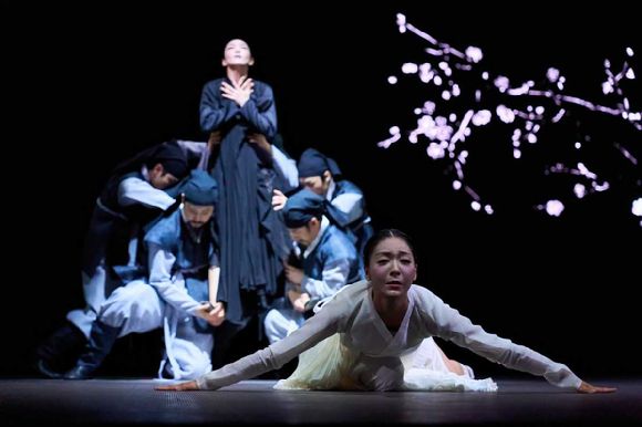 국립정동극장의 2025년도 K-컬처시리즈 두 번째 작품 '단심(單沈)'이 8일 개막했다. [사진=국립정동극장]