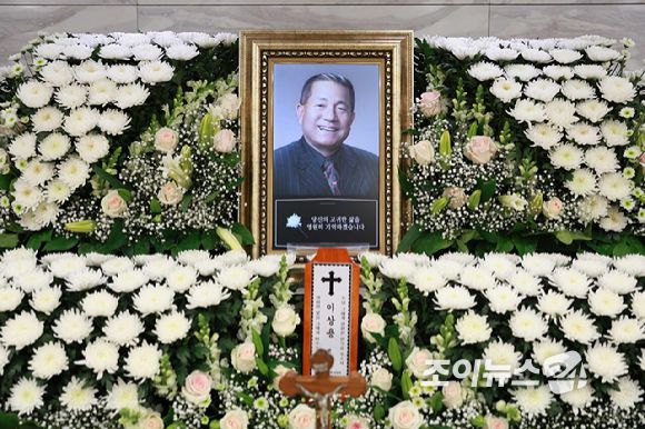 10일 오후 서울 서초구 반포동 가톨릭대학교 서울성모병원장례식장 31호실에 '뽀빠이' 故 이상용의 빈소가 마련됐다. [사진=사진공동취재단]