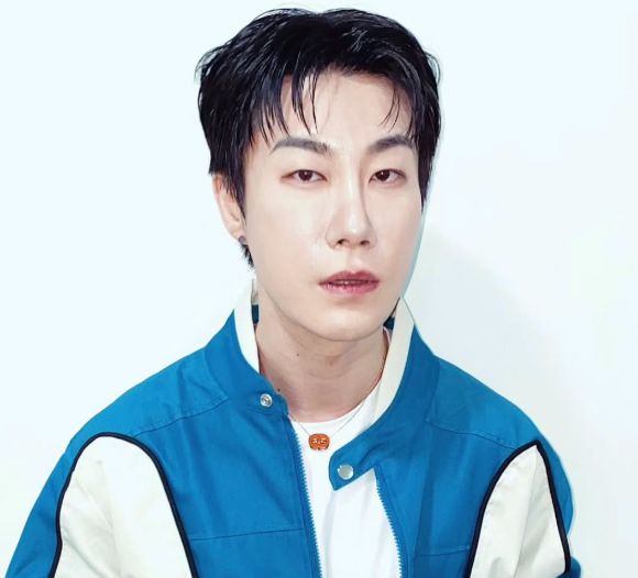 래퍼 산이가 주거침입 등의 혐의로 소속 아티스트에게 피소됐다. 사진은 산이. [사진=산이 인스타그램]