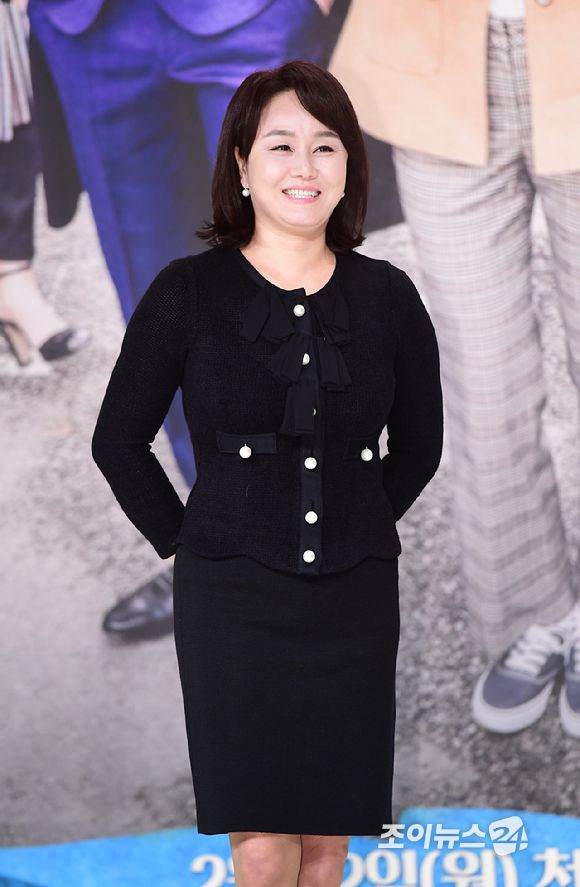 이경실이 KBS2 아침 드라마 TV소설 '파도야,파도야' 제작발표회에서 포토타임을 갖고 있다. [사진=정소희 기자]