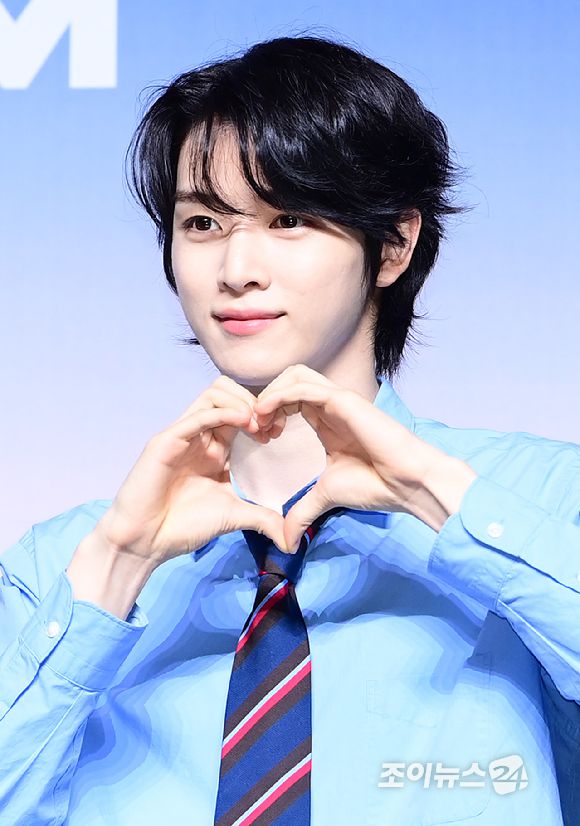 그룹 라이즈 성찬이 19일 오전 서울 용산구 블루스퀘어에서 열린 라이즈(RIIZE) 첫 정규 'ODYSSEY(오디세이)' 쇼케이스에 참석하고 있다. [사진=정소희 기자]