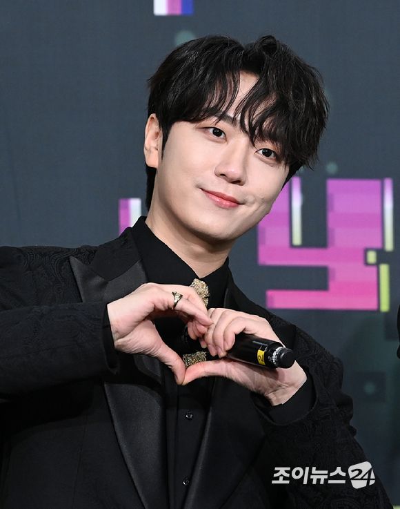 그룹 포레스텔라 고우림이 16일 오후 서울 송파구 잠실실내체육관에서 열린 2022 KBS 가요대축제 레드카펫에서 포즈를 취하고 있다. [사진=조이뉴스24 포토DB]