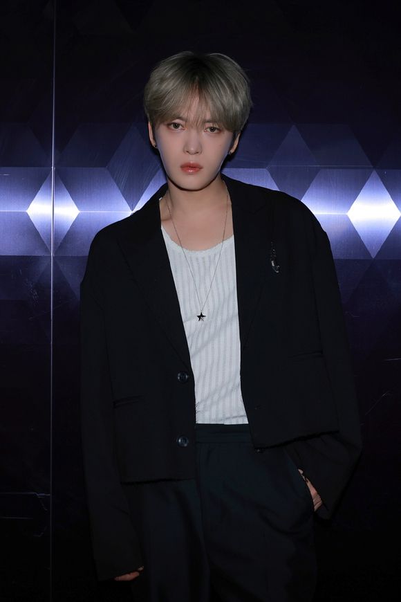 가수 김재중이 19일 오후 서울 상암동 MBC 골든마우스홀에서 열린 EP '뷰티 인 카오스'(Beauty in Chaos) 발매 기념 기자간담회에서 포즈를 취하고 있다 [사진=인코드]