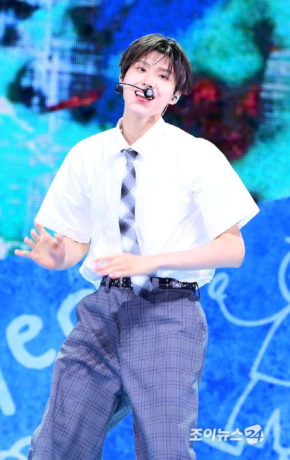 그룹 킥플립 주왕이 26일 오후 서울 광진구 광장동 예스24라이브홀에서 진행된 킥플립(KickFlip) 미니 2집 'Kick Out, Flip Now!(킥 아웃, 플립 나우!)' 발매 기념 쇼케이스에 참석하고 있다.  [사진=정소희 기자]