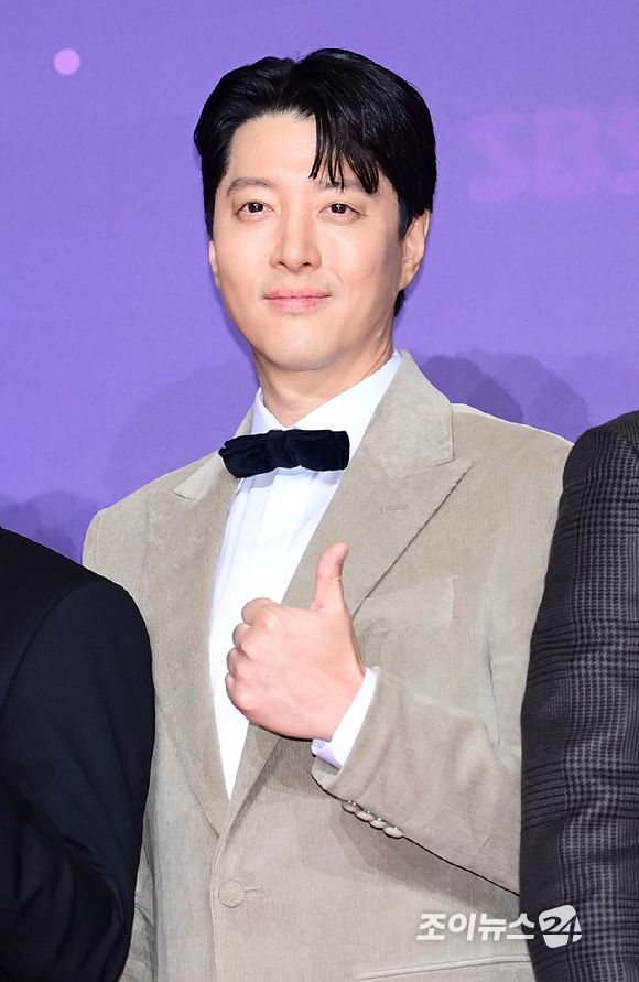 '미운 우리 새끼' 배우 이동건이 30일 오후 서울 마포구 상암 SBS 상암프리즘 타워에서 열린 '2023 SBS 연예대상' 시상식에 참석하고 있다. [사진=정소희 기자]