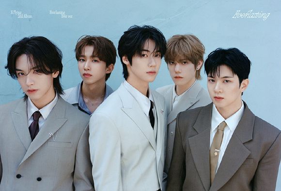 엔플라잉(이승협, 차훈, 김재현, 유회승, 서동성) 정규 2집 'Everlasting'(에버래스팅) Ever 버전 단체 재킷 포스터 [사진=FNC엔터테인먼트]