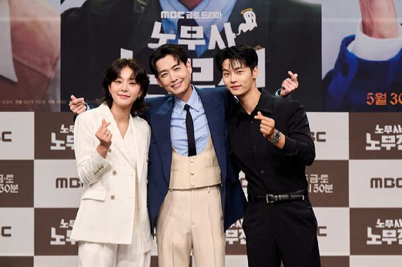 배우 정경호 설인아 차학연이 30일 MBC 새 금토드라마 '노무사 노무진' 제작발표회에서 포즈를 취하고 있다. [사진=MBC]