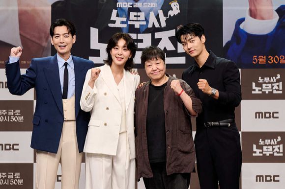 배우 정경호 설인아 차학연, 임순례 감독이 30일 MBC 새 금토드라마 '노무사 노무진' 제작발표회에서 포즈를 취하고 있다. [사진=MBC]