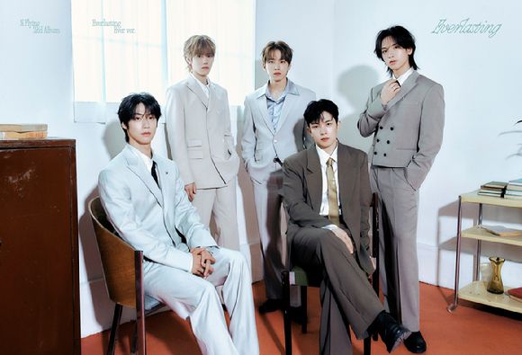 엔플라잉(이승협, 차훈, 김재현, 유회승, 서동성) 정규 2집 'Everlasting'(에버래스팅) Ever 버전 단체 재킷 포스터 [사진=FNC엔터테인먼트]
