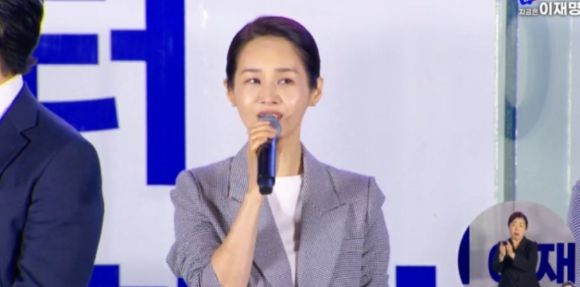 김가연이 이재명 후보 지지 연설을 하고 있다. [사진='지금은 이재명 라이브' 방송화면 캡처]