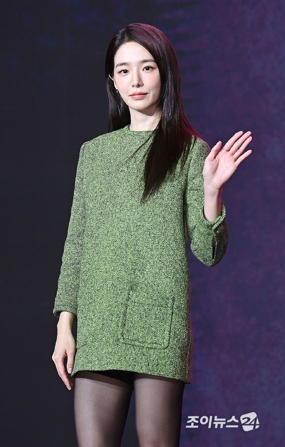 배우 박규영이 9일 서울 용산구 서울드래곤시티에서 열린 오징어 게임 시즌3 제작발표회에서 포토타임을 갖고 있다. [사진=곽영래 기자]