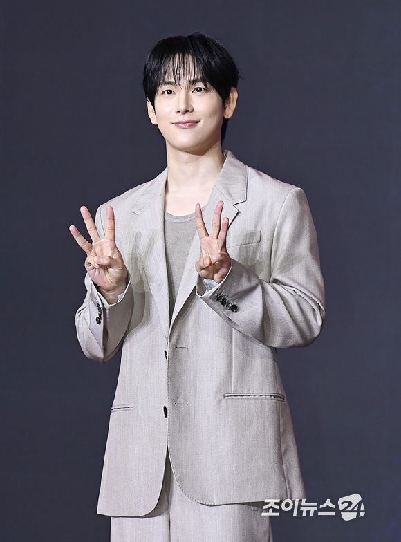 배우 임시완이 9일 서울 용산구 서울드래곤시티에서 열린 오징어 게임 시즌3 제작발표회에서 포토타임을 갖고 있다.[사진=곽영래 기자]