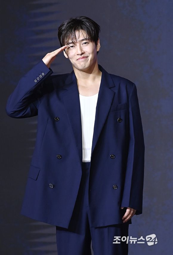 배우 강하늘이 9일 서울 용산구 서울드래곤시티에서 열린 오징어 게임 시즌3 제작발표회에서 포토타임을 갖고 있다.[사진=곽영래 기자]