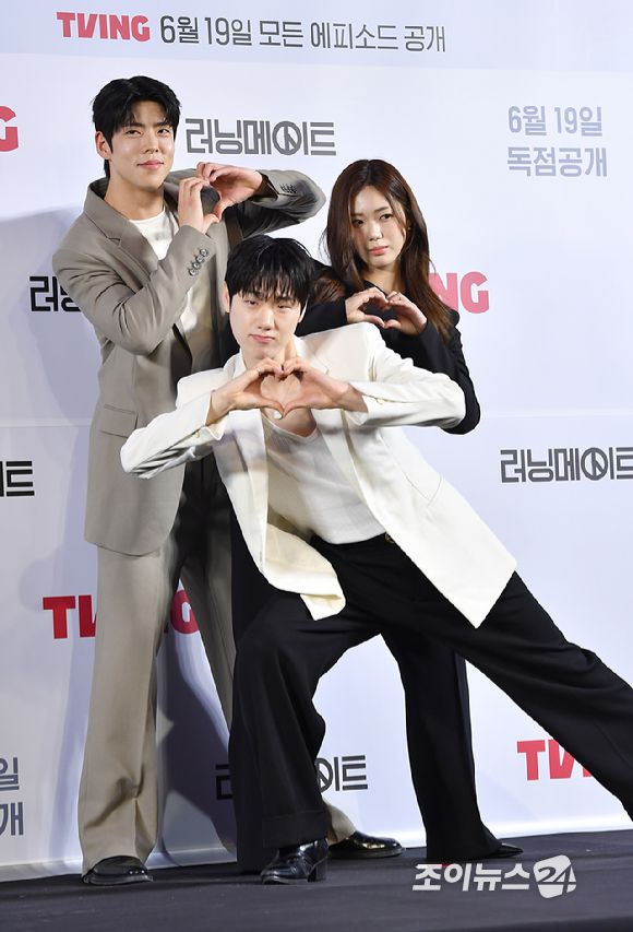 배우 최우성, 이봉준, 김지우가 12일 오후 서울 마포구 상암동 스탠포드호텔에서 진행된 티빙 오리지널 '러닝메이트' 제작발표회에 참석해 포즈를 취하고 있다. [사진=문수지 기자]