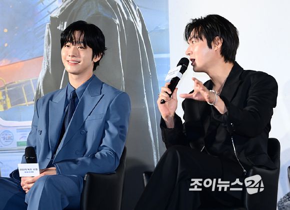 배우 안효섭과 이민호가 17일 오전 서울 광진구 자양동 롯데시네마 건대입구점에서 열린 영화 '전지적 독자 시점' 제작보고회에 참석하고 있다. [사진=정소희 기자]