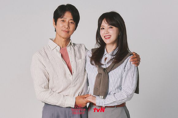 '우리는 잉꼬부부가 아닙니다' 포스터 [사진=tvN]