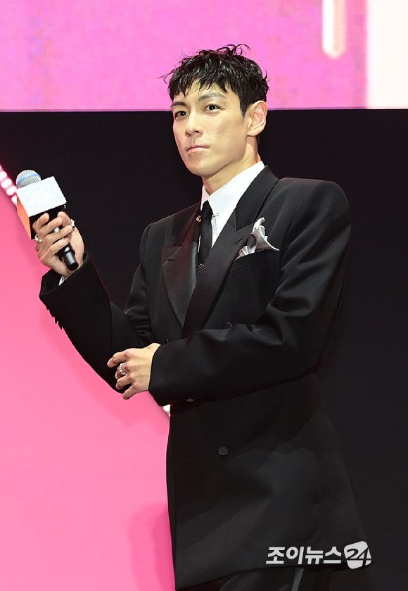 배우 최승현(탑)이 28일 오후 서울시청 앞 서울광장에서 열린 넷플릭스·서울특별시 공동주최 2025 K콘텐츠 서울여행주간 '오징어 게임​' 시즌3 피날레 이벤트에 참석하고 있다. [사진=정소희 기자]