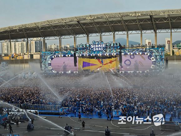 28일 인천 아시아드 주경기장에서 '싸이흠뻑쇼 2025' 콘서트가 개최됐다. [사진=이미영 기자]