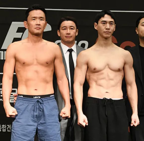 윤형빈과 밴쯔가 격투기 대회를 앞두고 사진 촬영을 하고 있다. [사진=밴쯔 인스타그램]