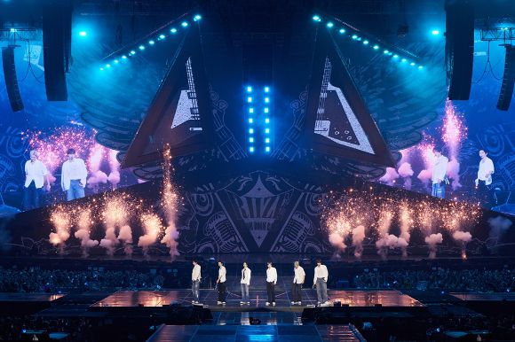 그룹 라이즈가 7월 4일부터 6일까지 서울 송파구 올림픽공원 KSPO DOME에서 열린 첫 단독 콘서트 투어 'RIIZING LOUD'(라이징 라우드)에서 무대를 펼치고 있다. [사진=SM엔터테인먼트]