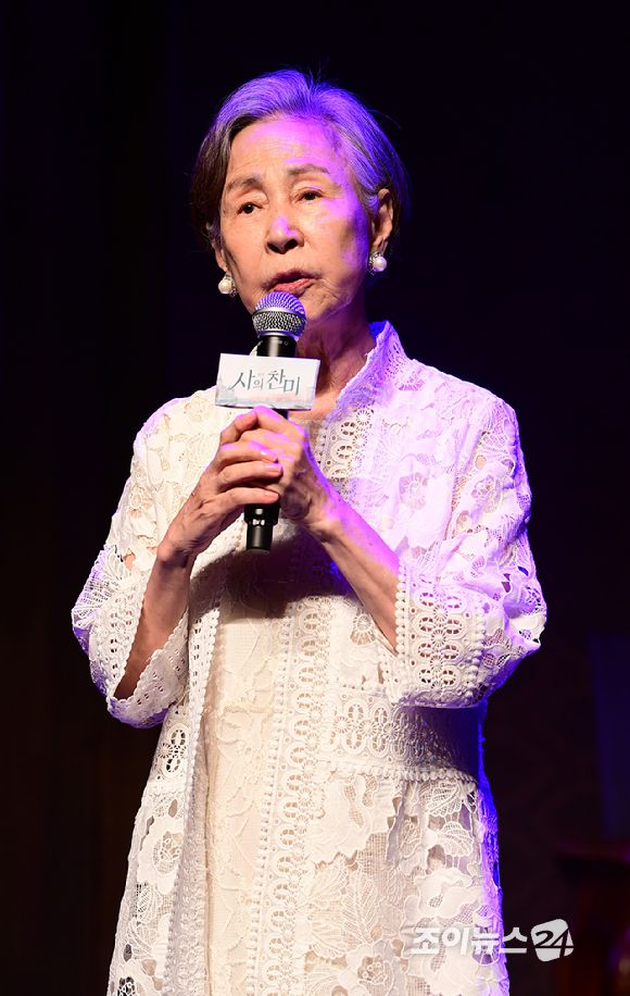 배우 손숙이 10일 오후 서울 강서구 마곡동 LG아트센터 서울에서 열린 연극 '사의 찬미' 프레스콜에 MC로 참석하고 있다. [사진=정소희 기자]
