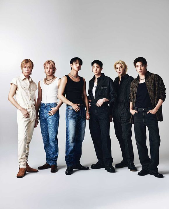 그룹 피원하모니가 화보 촬영에서 포즈를 취하고 있다. [사진=ICON]