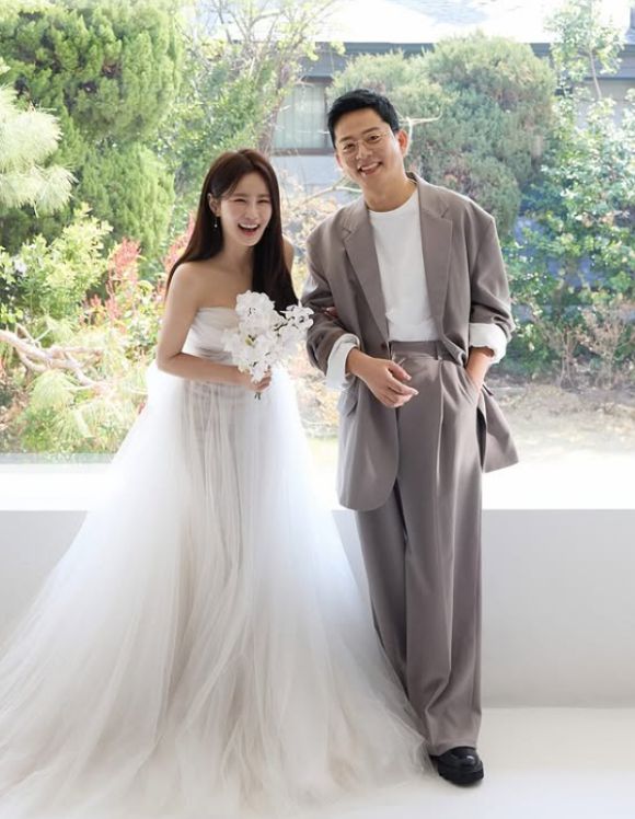 김지민 김준호가 웨딩화보를 공개했다. [사진=김지민 인스타그램 ]