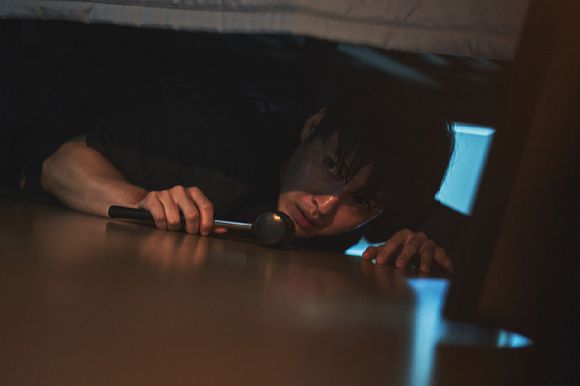 배우 강하늘이 넷플릭스 영화 '84제곱미터'에서 열연하고 있다. [사진=넷플릭스]