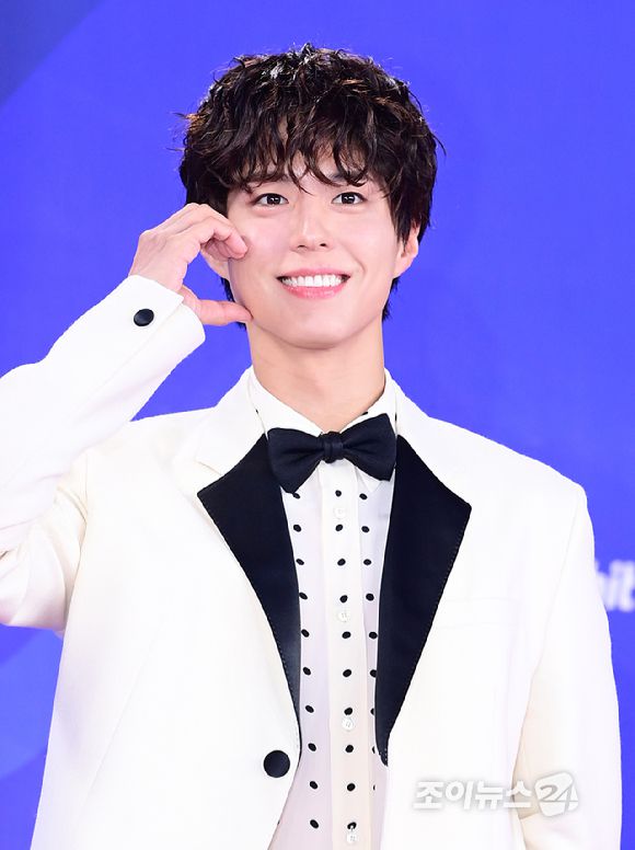 배우 박보검이 18일 오후 인천광역시 파라다이스 시티에서 열린 제4회 청룡시리즈어워즈 레드카펫 행사에 참석하고 있다. [사진=정소희 기자]