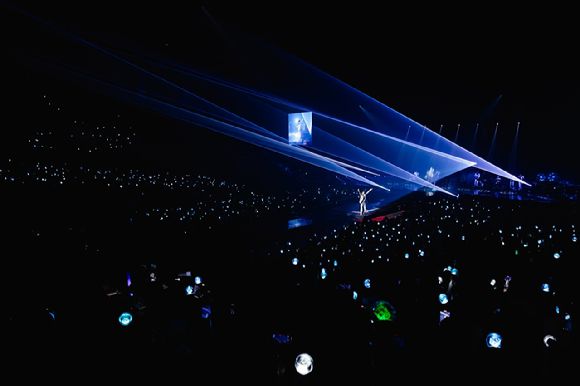 씨엔블루 정용화는 서울 올림픽공원 올림픽홀에서 단독 콘서트 2025 JUNG YONG HWA LIVE 'Director's Cut : Our Fine Days'(2025 정용화 라이브 '디렉터스 컷 : 아워 파인 데이즈')를 개최하고 팬들과 만나고 있다. [사진=FNC엔터테인먼트]