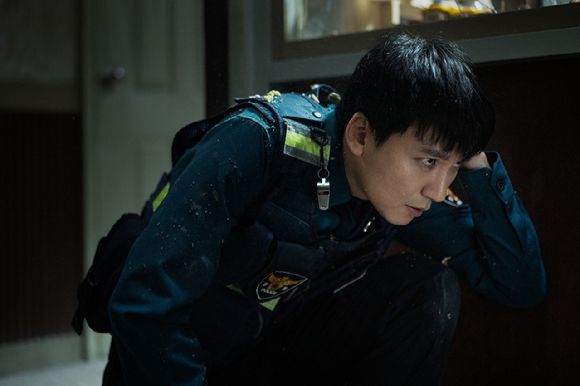 배우 김남길이 넷플릭스 시리즈 '트리거'에서 열연하고 있다. [사진=넷플릭스]