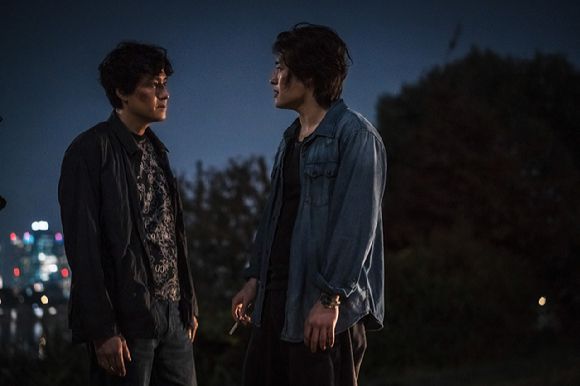 배우 박해준과 강하늘이 영화 '야당'에서 열연하고 있다. [사진=플러스엠엔터테인먼트]