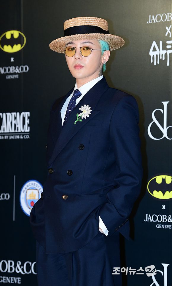 가수 지드래곤(GD)이 24일 오후 서울 용산구 그랜드 하얏트 서울에서 열린 제이콥앤코 코리아 부티그 오픈 행사 포토콜에서 포즈를 취하고 있다. [사진=정소희 기자]