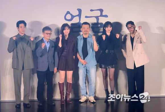 배우 박정민, 권해효, 신현빈, 연상호 감독, 신현빈, 임성재, 한지현이 '얼굴' 제작보고회에 참석해 포즈를 취하고 있다. [사진=조이뉴스24 DB]