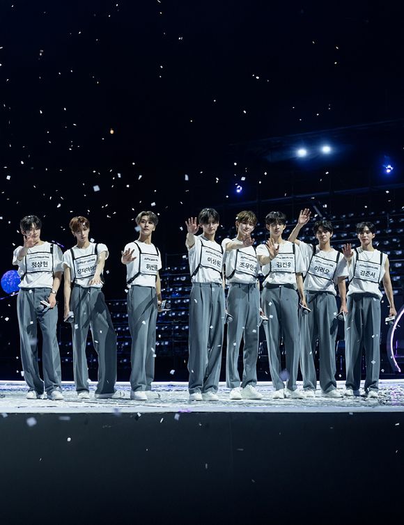 알파드라이브원 단체 이미지 [사진=웨이크원]