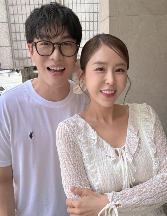 가수 문원과 신지. [사진=신지 SNS]