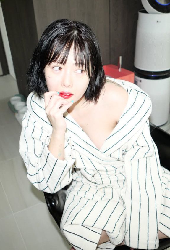 현아가 마카오 워터밤 공연 중 기절한 것과 관련해 "정말 미안하다"라고 사과했다.   [사진=현아 SNS]