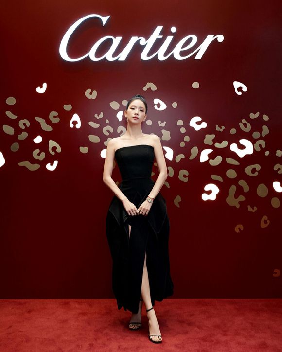까르띠에 연말파티에 참석한 앰배서더 지수 [사진=© Cartier]